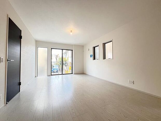 リビングダイニングになります。ご家族そろっての素敵な空間になりそうですね。