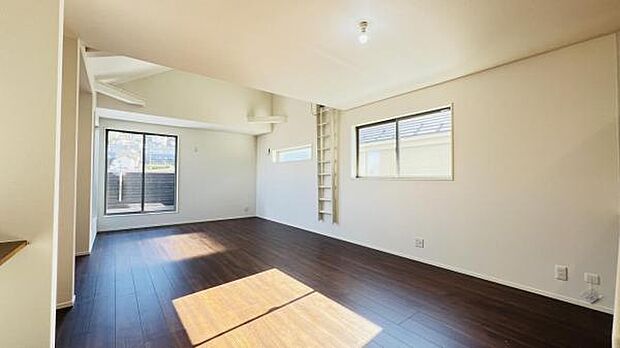 リビングダイニングになります。ご家族そろっての素敵な空間になりそうですね。