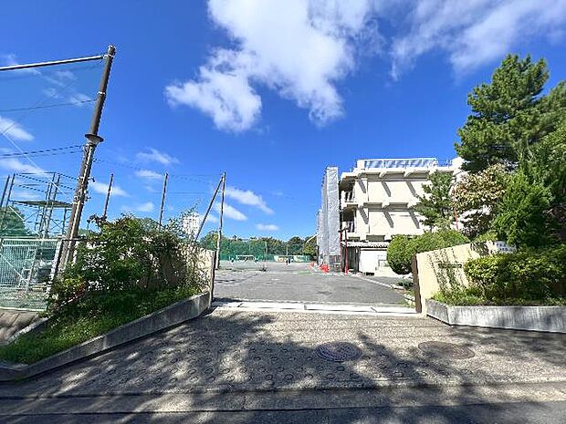 横浜市立岡津中学校まで約760m(徒歩10分)