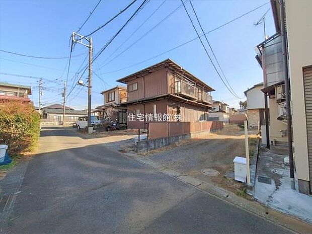 前面道路を含めた現地写真です。