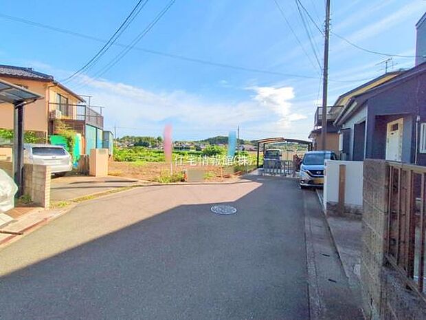 前面道路を含めた現地写真です。