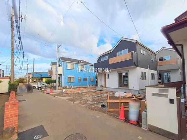 前面道路を含めた現地写真です。