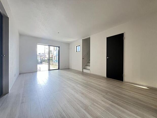 家族団らんの場所としてゆったりと居心地の良いリビングです。