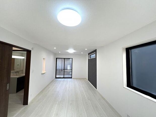 リビングダイニングになります。ご家族そろっての素敵な空間になりそうですね。