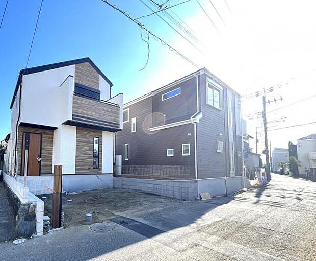 前面道路を含めた現地写真です。