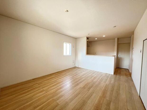 リビングダイニングになります。ご家族そろっての素敵な空間になりそうですね。