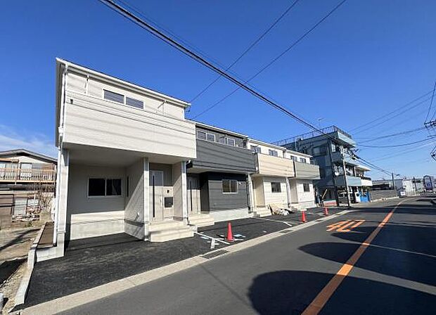 前面道路を含めた現地写真です。