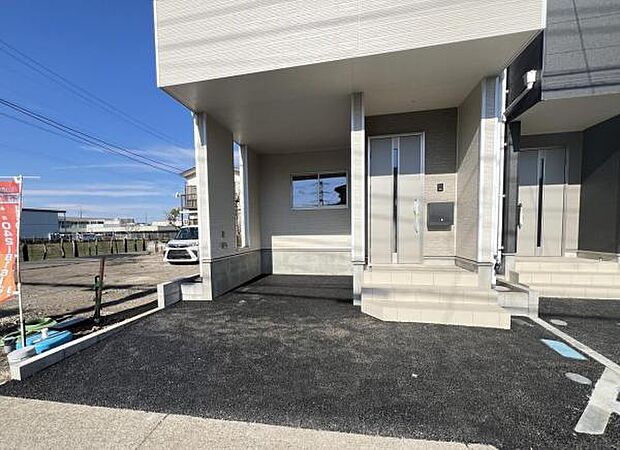 駐車場ももちろん完備しておりますのでお車所有の方にも心強いです。