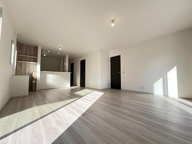 リビングダイニングになります。ご家族そろっての素敵な空間になりそうですね。