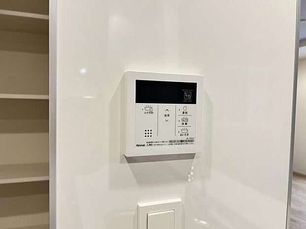 追い焚き機能付給湯パネル。