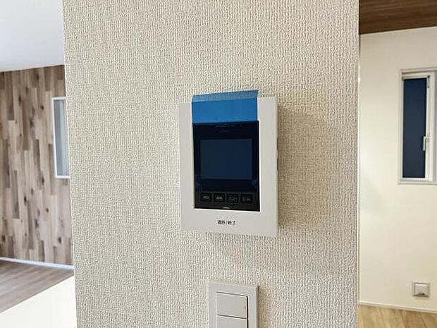 TVモニター付きインターフォンで、お部屋から訪問者を確認できます。
