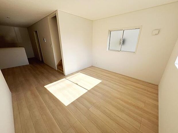 リビングダイニングになります。ご家族そろっての素敵な空間になりそうですね。