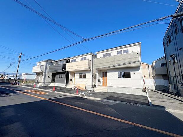 前面道路を含めた現地写真です。