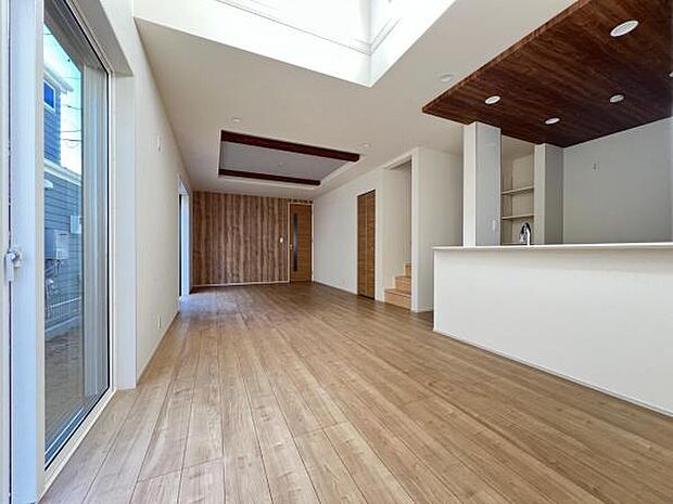 家族団らんの場所としてゆったりと居心地の良いリビングです。