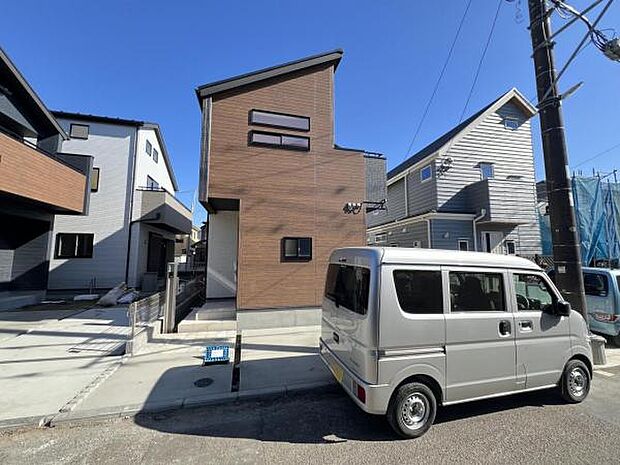 前面道路を含めた現地写真です。