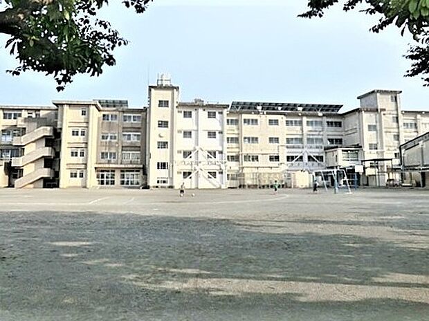 藤沢市立羽鳥小学校まで約670m（徒歩9分）