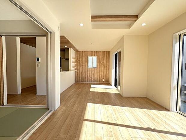 家族団らんの場所としてゆったりと居心地の良いリビングです。