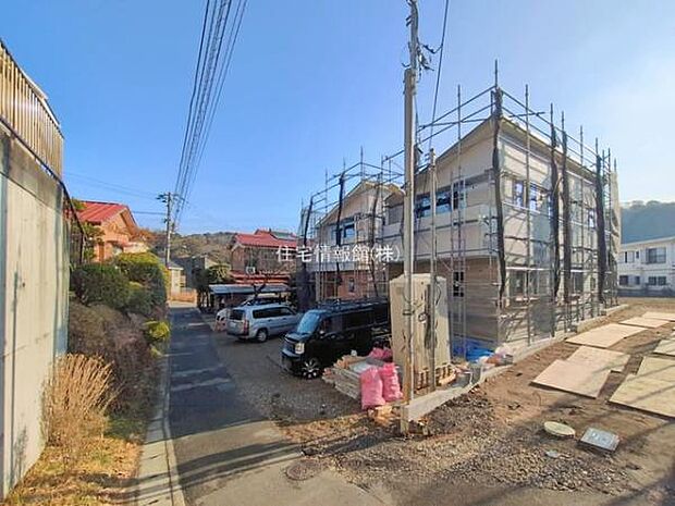 前面道路を含めた現地写真です。