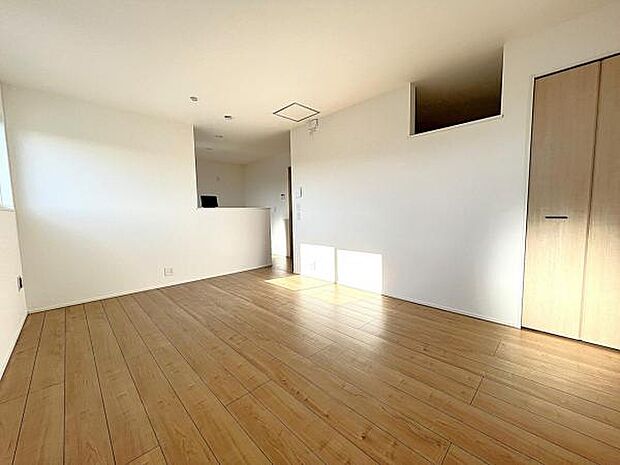 家族とゆったり時間を過ごせるリビングダイニング。