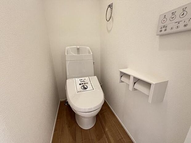 各階にトイレを設けており、ご家族が揃う時もゆとりをもってご利用いただけます。