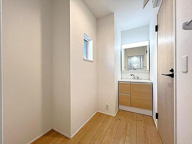 快適で清潔感がある脱衣スペースです。