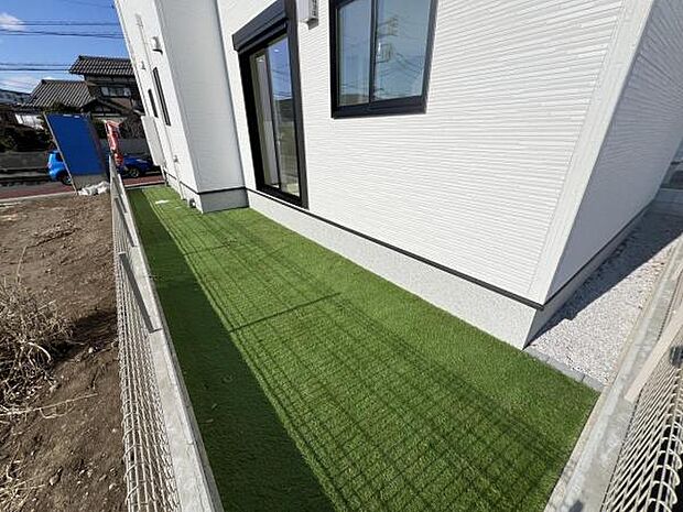 お庭スペースは、ガーデニングやお子様との外遊びなど多彩な用途でお楽しみいただけます。