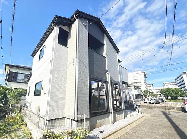 前面道路を含めた現地写真です。
