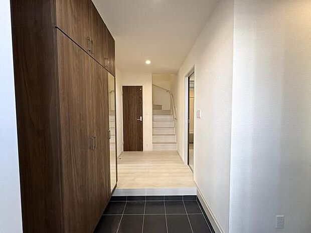 いつも気持ちよくご家族を迎えられる玄関です。