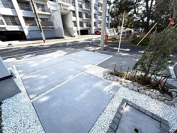 駐車場ももちろん完備しておりますのでお車所有の方にも心強いです。