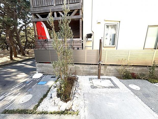 お庭スペースは、ガーデニングやお子様との外遊びなど多彩な用途でお楽しみいただけます。