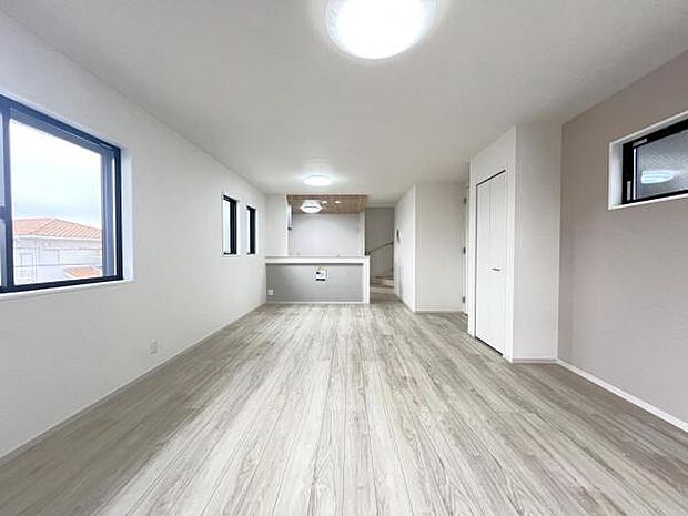 家族団らんの場所としてゆったりと居心地の良いリビングです。