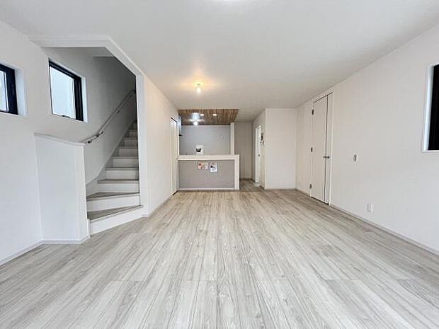 家族団らんの場所としてゆったりと居心地の良いリビングです。