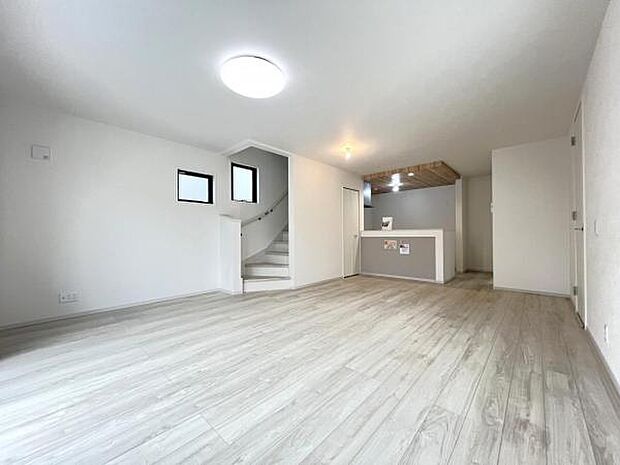 暖かな日差しが差し込むリビングダイニングです。