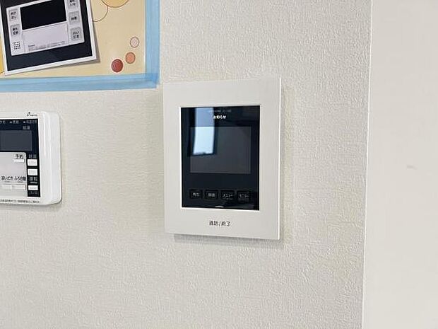 モニター付きインターフォンもうれしい標準装備です。