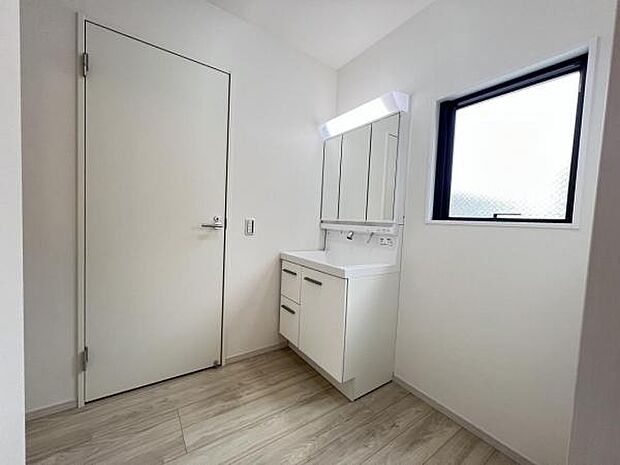 脱衣所は小さなお子様がいるご家庭にも重宝されます。