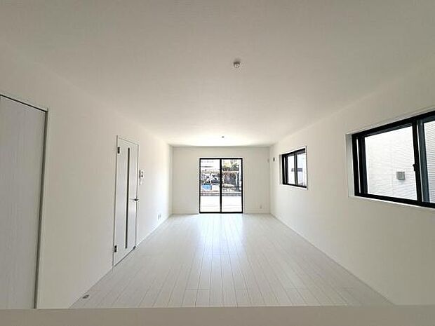 家族団らんの場所としてゆったりと居心地の良いリビングです。