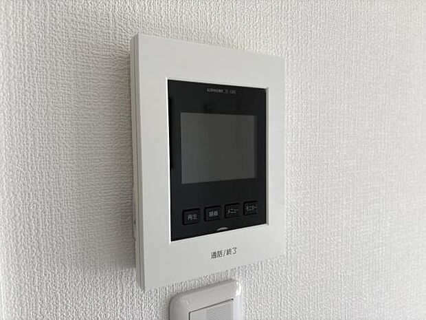 訪問者を確認できるTVモニター付きインターフォンです。