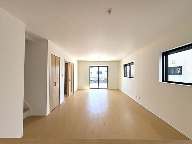 家族団らんの場所としてゆったりと居心地の良いリビングです。