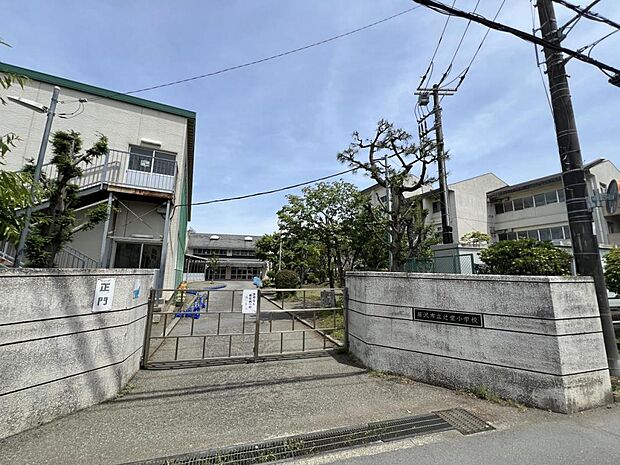 藤沢市立辻堂小学校まで約530m(徒歩7分)