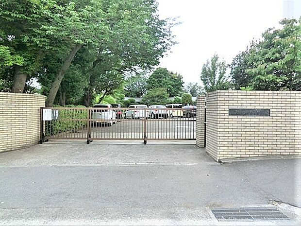 藤沢市立御所見中学校まで約160m（徒歩2分）