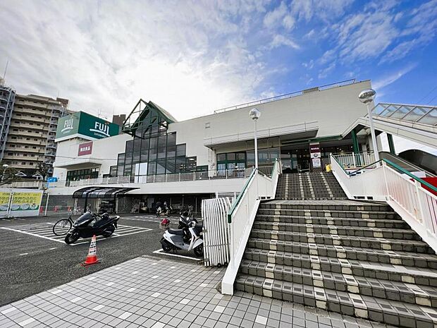 FUJI 善行店まで約850m（徒歩11分）