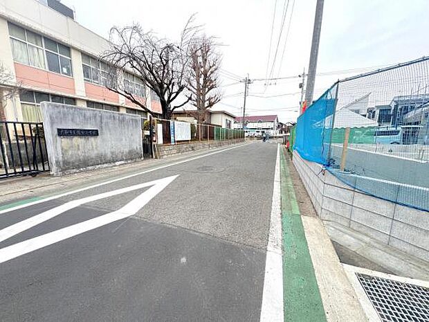 前面道路を含めた現地写真です。ぜひ周辺環境も併せてご覧ください。