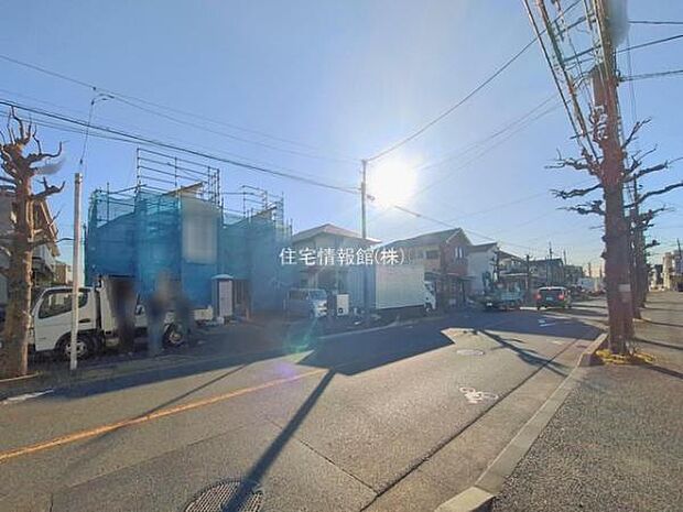 前面道路を含めた現地写真です。