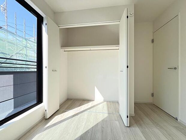 いつでもお部屋をスッキリお使い頂ける収納スペースを設置。