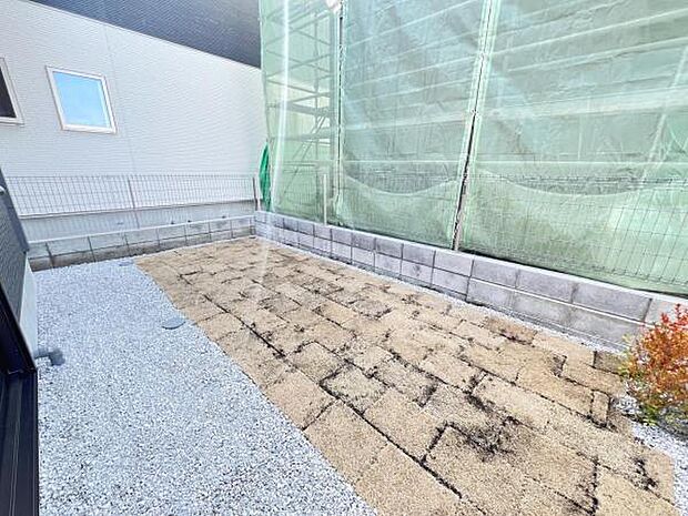 お庭スペースは、ガーデニングやお子様との外遊びなど多彩な用途でお楽しみいただけます。