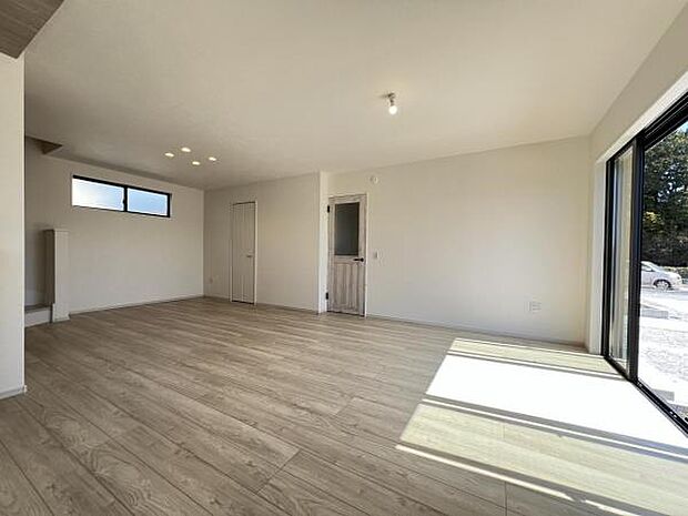 ご家族の温かい時間を演出するダイニングスペースです。