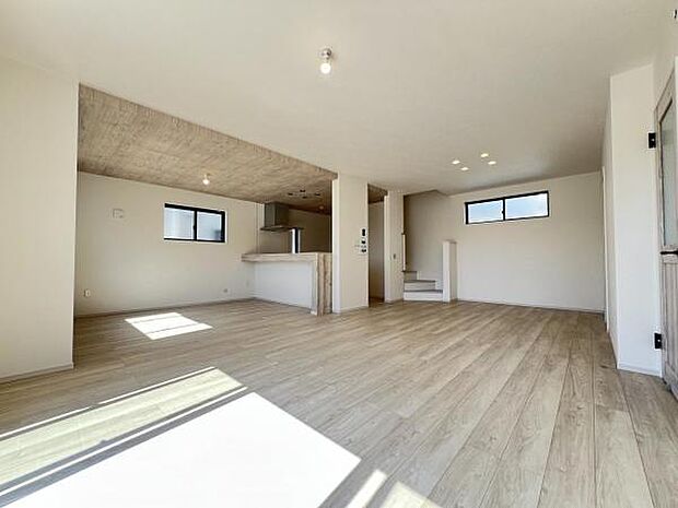 家族団らんの場所としてゆったりと居心地の良いリビングです。