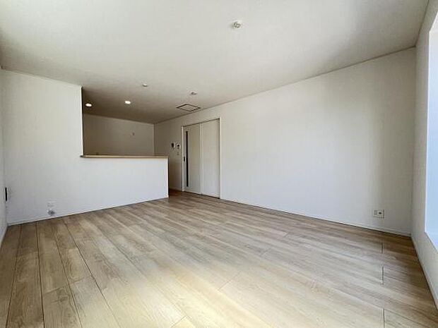 家族団らんの場所としてゆったりと居心地の良いリビングです。