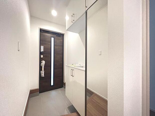 いつも気持ちよくご家族を迎えられる玄関です。