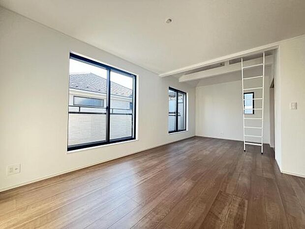 リビングダイニングになります。ご家族そろっての素敵な空間になりそうですね。